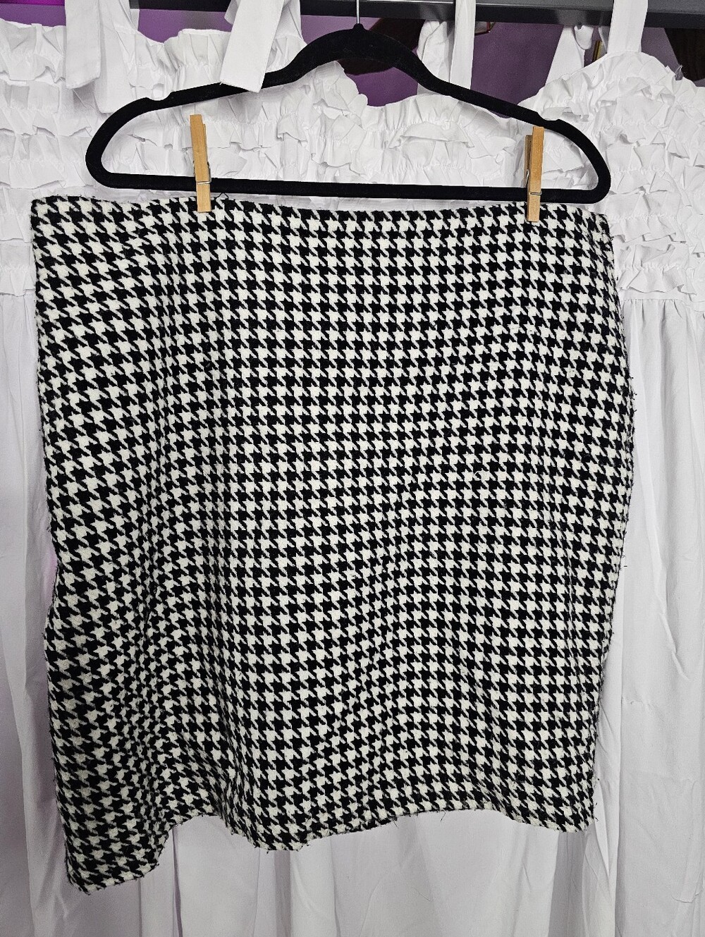 Geoffrey Beene Black and White Houndstooth Mini Skirt